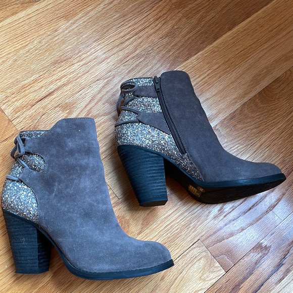 Gianni Bini Gray and Sparkly Boots Size 7 in Excellent Condition - Picture 5 of 8